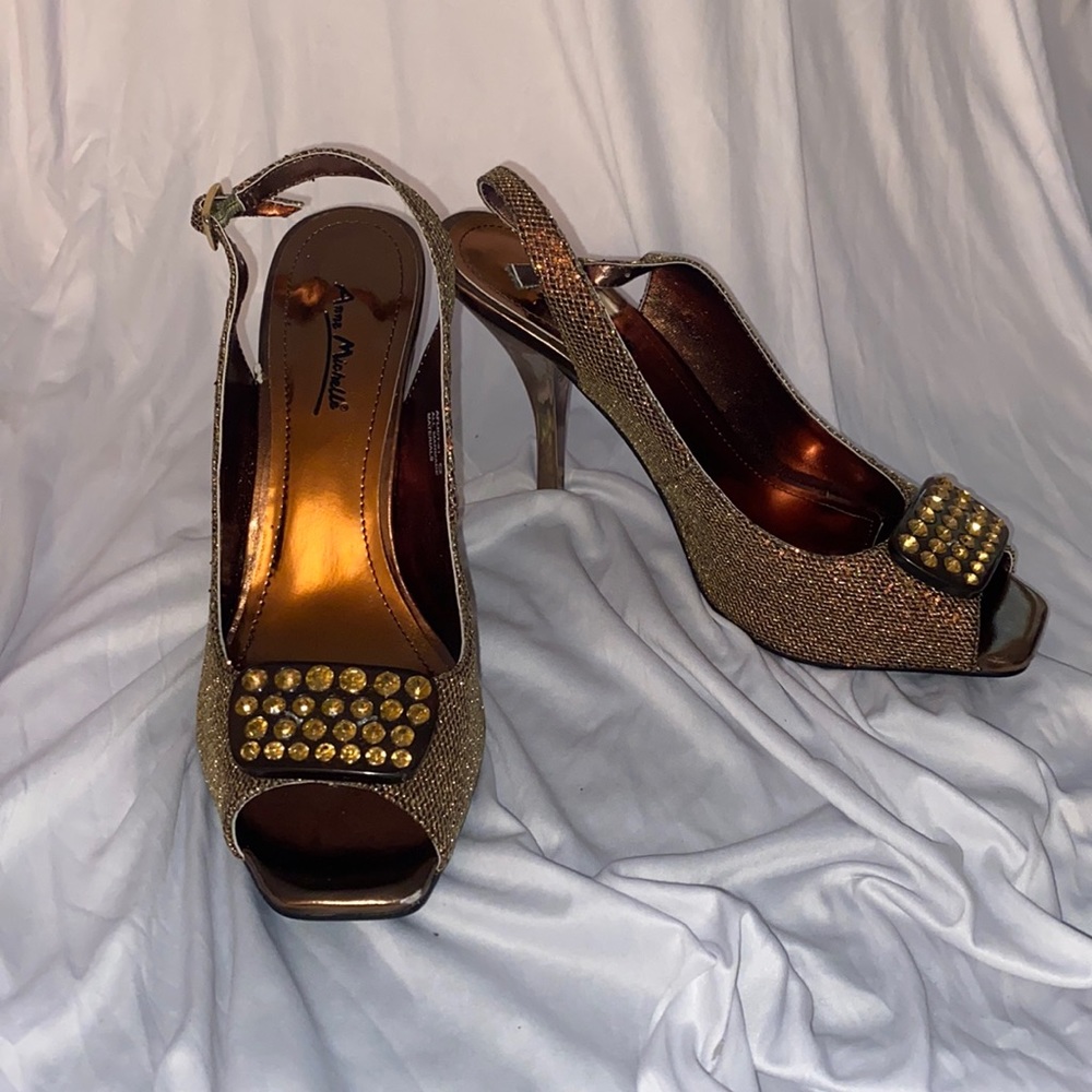 Size 9 Anne Michelle gold/brown pumps